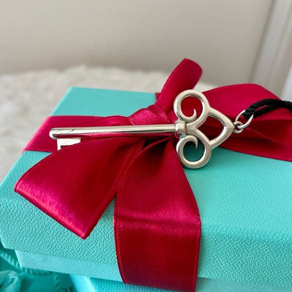 Tiffany and Co. Fleur de lis Key Necklace - Picture 3 of 7
